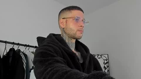 Snapshot of _jamesleandros chatting on 10-14-25, 07:47 jeison online show from 10-14-25, 07:47