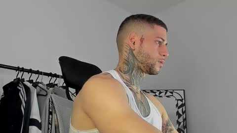 Snapshot of _jamesleandros chatting on 10-17-25, 06:32 jeison online show from 10-17-25, 06:32