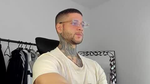 Snapshot of _jamesleandros chatting on 10-20-25, 06:08 jeison online show from 10-20-25, 06:08