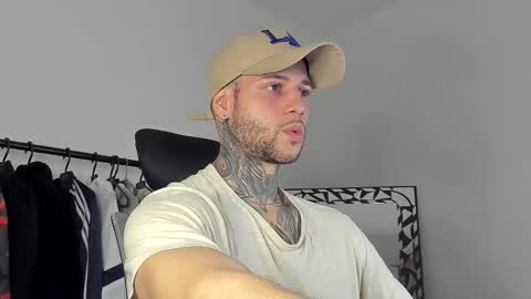 Snapshot of _jamesleandros chatting on 10-23-25, 12:54 jeison online show from 10-23-25, 12:54