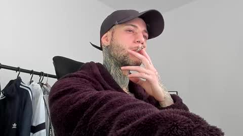 Snapshot of _jamesleandros chatting on 10-24-25, 12:56 jeison online show from 10-24-25, 12:56