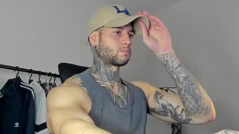 Snapshot of _jamesleandros chatting on 10-25-25, 03:03 jeison online show from 10-25-25, 03:03