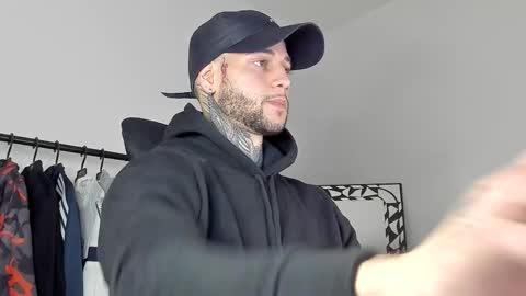 Snapshot of _jamesleandros chatting on 11-04-25, 01:48 jeison online show from 11-04-25, 01:48