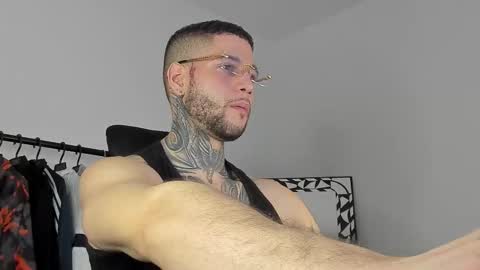 Snapshot of _jamesleandros chatting on 11-04-25, 09:25 jeison online show from 11-04-25, 09:25