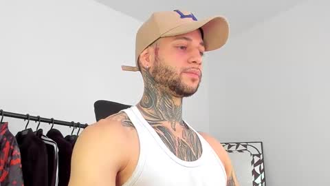 Snapshot of _jamesleandros chatting on 11-07-25, 05:35 jeison online show from 11-07-25, 05:35