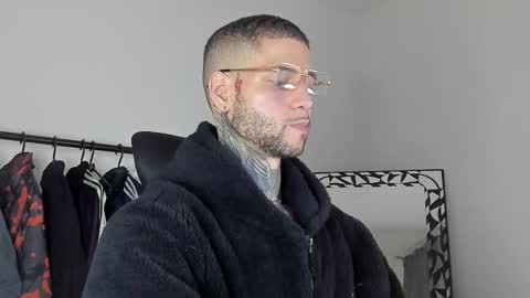 Snapshot of _jamesleandros chatting on 11-09-25, 02:10 jeison online show from 11-09-25, 02:10