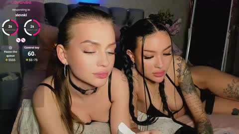 Jess blond and Leila brunette online show from 05-11-26, 04:04