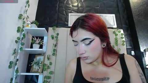 Mia online show from 03-07-25, 01:51