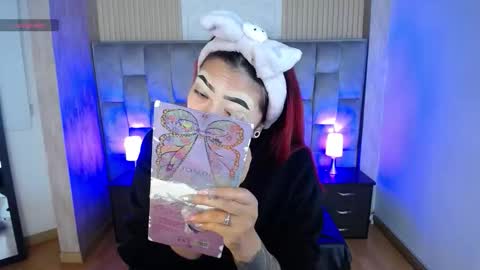 Snapshot of _johana18 chatting on 10-10-25, 01:43 Mia online show from 10-10-25, 01:43