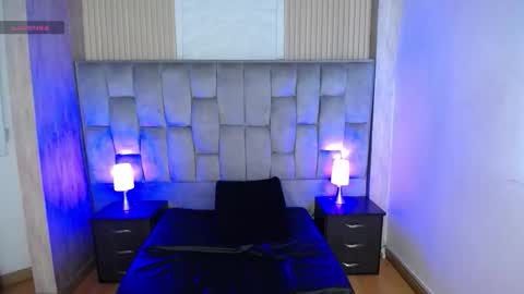 Snapshot of _johana18 chatting on 10-11-25, 02:48 Mia online show from 10-11-25, 02:48