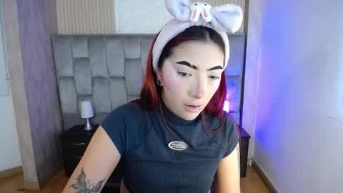 Snapshot of _johana18 chatting on 10-21-25, 02:18 Mia online show from 10-21-25, 02:18