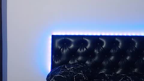 Snapshot of _joni_new_ chatting on 10-31-25, 04:57 Joni online show from 10-31-25, 04:57