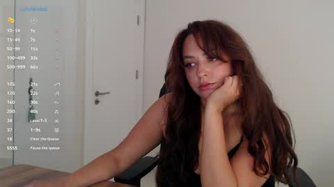 _just_a_queen_3 online show from 05-17-26, 10:44