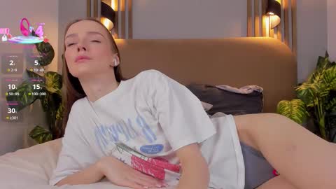 Snapshot of _k2__ chatting on 10-29-25, 07:10 Kira online show from 10-29-25, 07:10