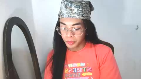 Snapshot of _karie_ chatting on 10-07-25, 01:41 _karie_ online show from 10-07-25, 01:41