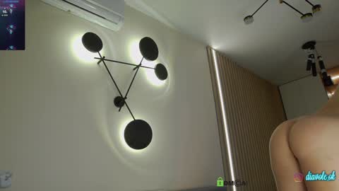 Snapshot of _kateline_ chatting on 12-10-24, 07:11 Kate online show from 12-10-24, 07:11