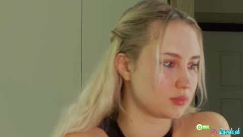 Snapshot of _kateline_ chatting on 01-04-25, 05:26 Kate online show from 01-04-25, 05:26