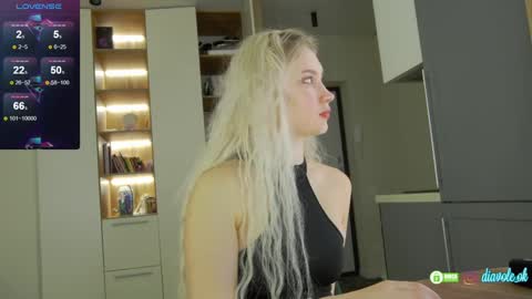 Snapshot of _kateline_ chatting on 01-08-25, 04:11 Kate online show from 01-08-25, 04:11