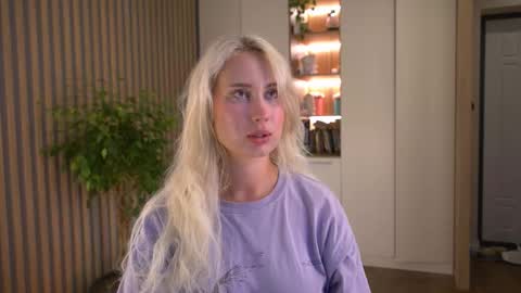 Snapshot of _kateline_ chatting on 09-17-25, 02:19 Kate online show from 09-17-25, 02:19