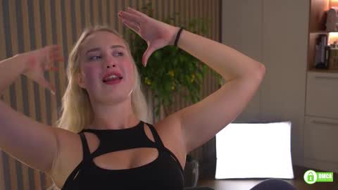 Snapshot of _kateline_ chatting on 09-26-25, 09:35 Kate online show from 09-26-25, 09:35