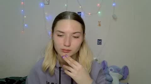 _kikiclark_ online show from 09-14-25, 08:41