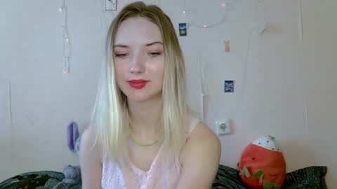 _kikiclark_ online show from 09-17-25, 08:16