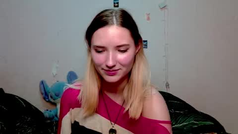 _kikiclark_ online show from 10-11-25, 07:56