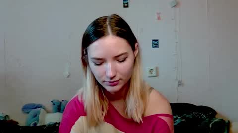 _kikiclark_ online show from 10-12-25, 08:35