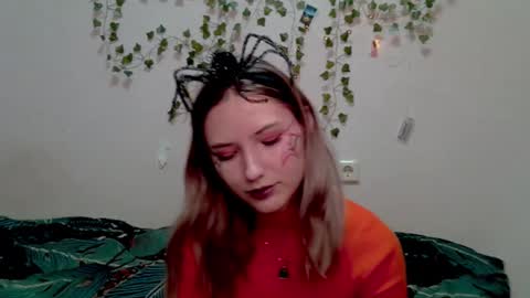 _kikiclark_ online show from 10-31-25, 07:26