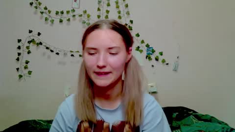 _kikiclark_ online show from 11-23-25, 08:52