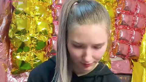 Snapshot of _kikiclark_ chatting on 04-19-26, 08:11 _kikiclark_ online show from 04-19-26, 08:11