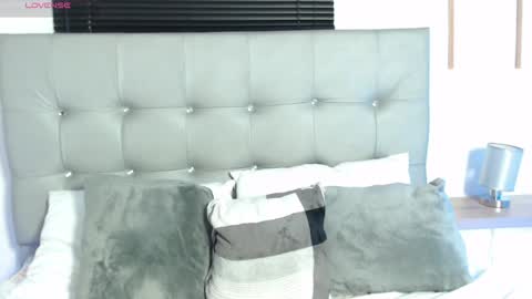 Snapshot of _kimmygrey chatting on 04-30-26, 08:26 Kin online show from 04-30-26, 08:26