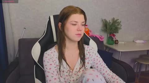 Molly   Emily online show from 12-18-25, 07:42