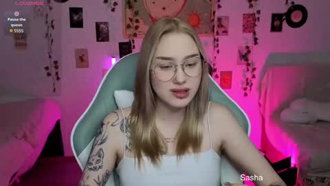 Snapshot of _kitekat_ chatting on 11-06-25, 07:53 _kitekat_ online show from 11-06-25, 07:53