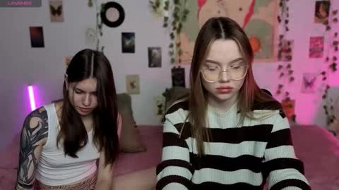 Snapshot of _kitekat_ chatting on 11-28-25, 11:02 _kitekat_ online show from 11-28-25, 11:02