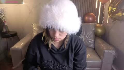 _kitten_1 online show from 07-11-26, 04:15