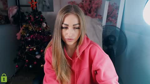 Snapshot of _kittyboo chatting on 12-17-24, 10:01 Aleksa online show from 12-17-24, 10:01
