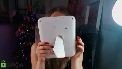 Snapshot of _kittyboo chatting on 12-23-24, 10:42 Aleksa online show from 12-23-24, 10:42