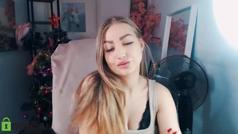 Snapshot of _kittyboo chatting on 12-28-24, 11:19 Aleksa online show from 12-28-24, 11:19
