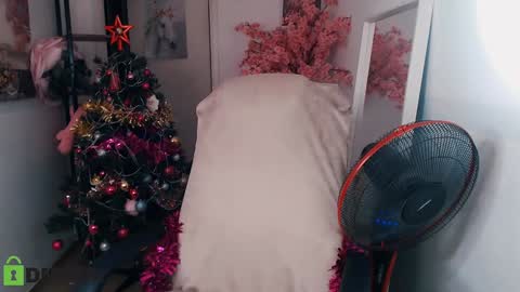Snapshot of _kittyboo chatting on 01-03-25, 08:10 Aleksa online show from 01-03-25, 08:10