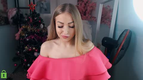 Snapshot of _kittyboo chatting on 01-09-25, 08:03 Aleksa online show from 01-09-25, 08:03