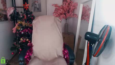 Snapshot of _kittyboo chatting on 01-09-25, 02:07 Aleksa online show from 01-09-25, 02:07