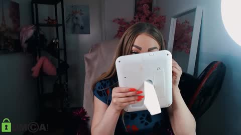 Snapshot of _kittyboo chatting on 01-23-25, 08:36 Aleksa online show from 01-23-25, 08:36