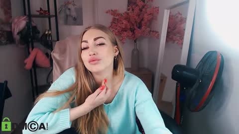 Snapshot of _kittyboo chatting on 01-31-25, 12:07 Aleksa online show from 01-31-25, 12:07