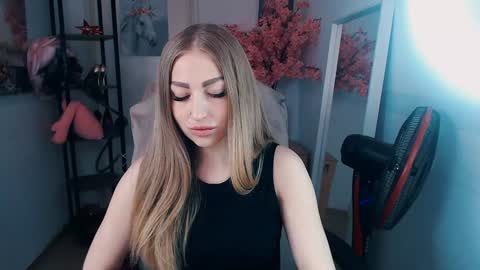 Snapshot of _kittyboo chatting on 02-05-25, 11:02 Aleksa online show from 02-05-25, 11:02