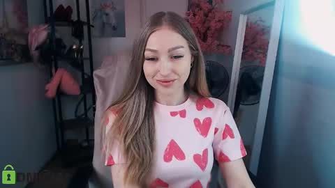 Snapshot of _kittyboo chatting on 02-19-25, 08:44 Aleksa online show from 02-19-25, 08:44