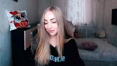 Snapshot of _kittyboo chatting on 09-20-25, 08:59 Aleksa online show from 09-20-25, 08:59