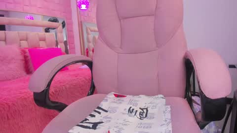 Laura online show from 03-02-25, 03:16