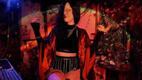 Snapshot of _lady_luna_ chatting on 10-20-25, 11:49 Lady Luna online show from 10-20-25, 11:49