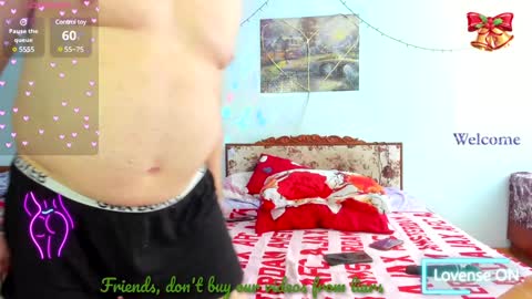 Snapshot of _lady_red_ chatting on 01-16-25, 09:16 Lory online show from 01-16-25, 09:16